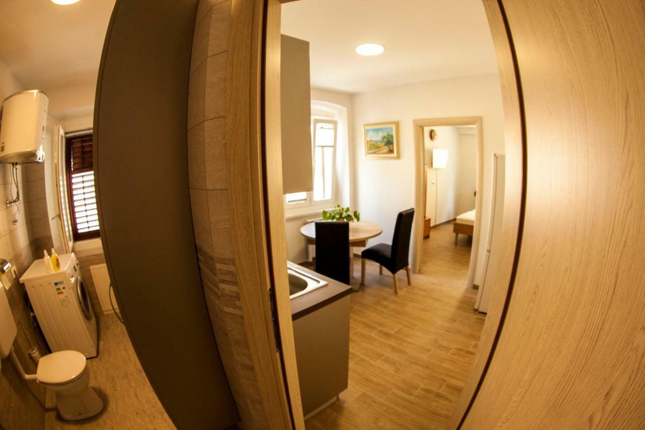 Apartment Port *