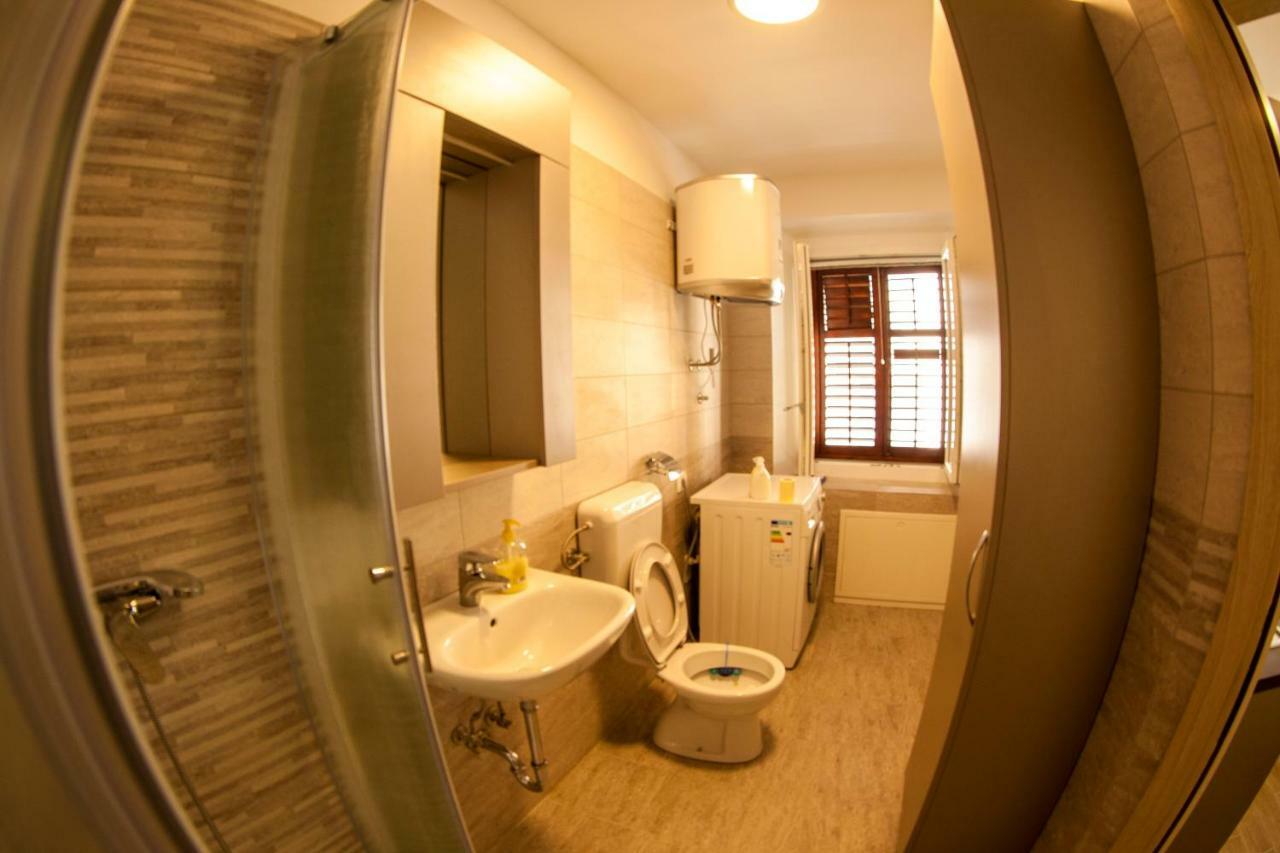 Port Apartment *